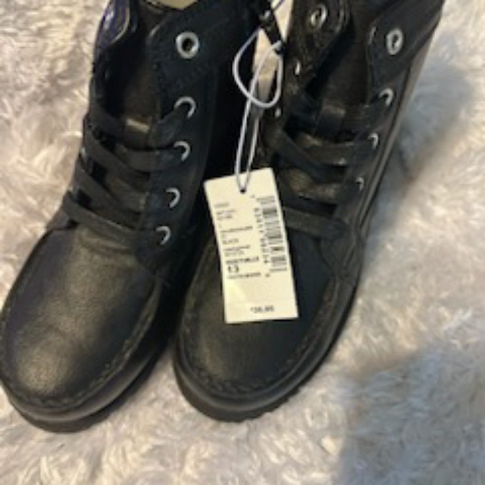 Children's Place Boy's Boots Size 13 - Picture 3 of 4